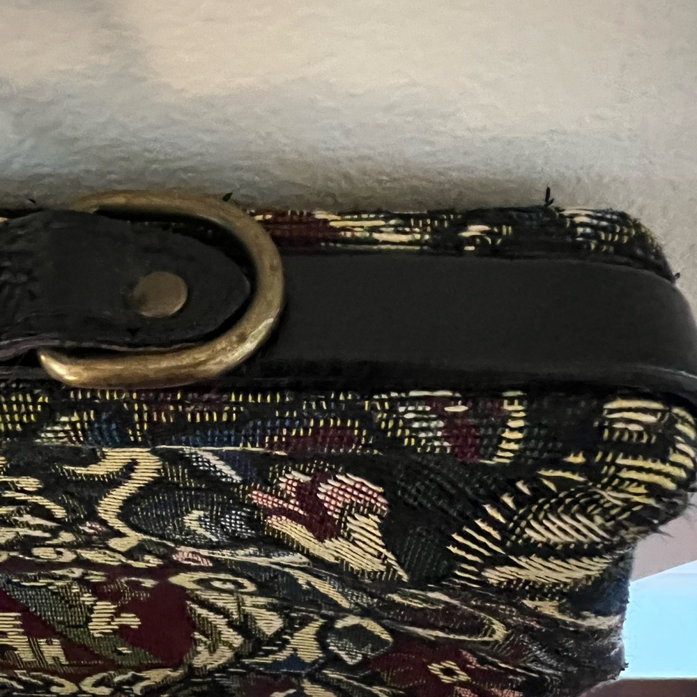 Elegant Black and Blue Shoulder Bag with Victorian Motifs - Picture 6 of 9